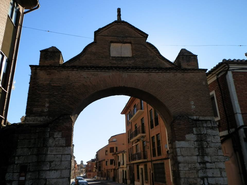 Puerta de Santa Catalina, ante la que Felipe II juro los fueros y privilegios de la ciudad.